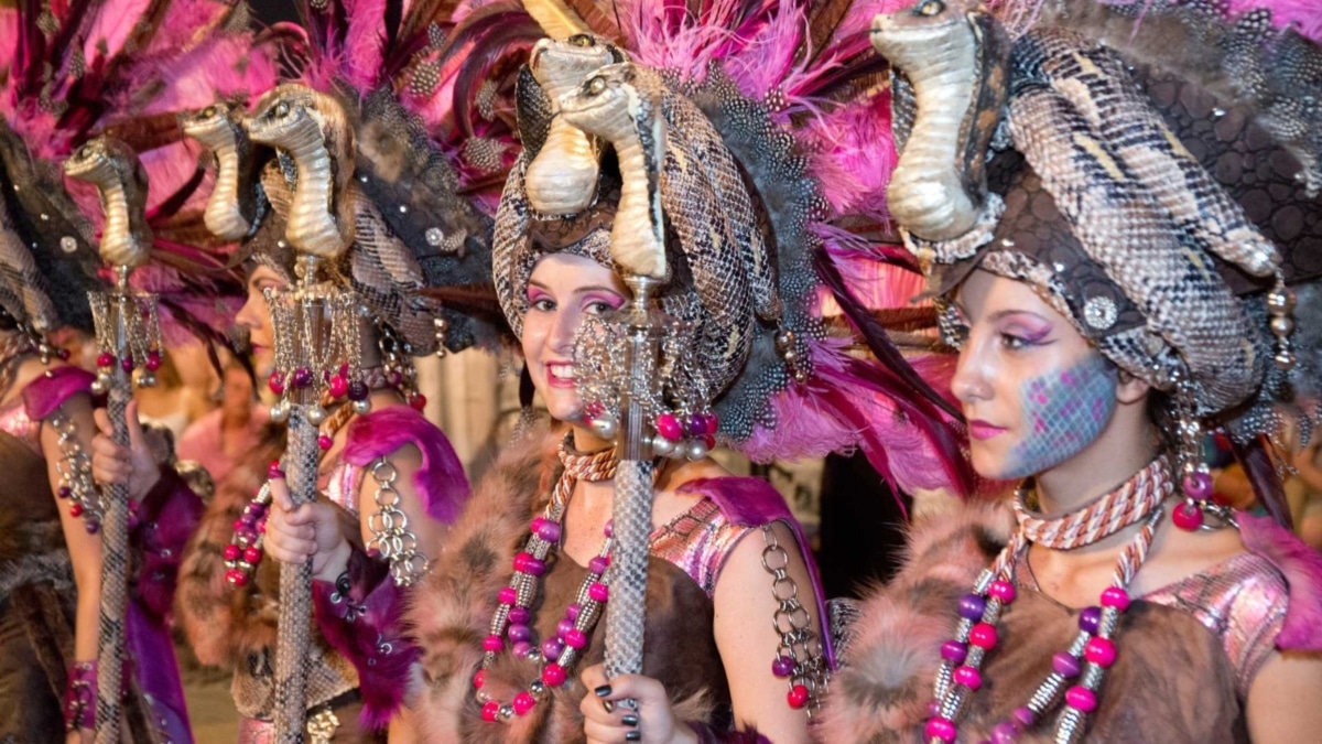 La Generalitat declara de Interés Turístico Provincial los 'Moros y Cristianos' de Almoradí y Albatera