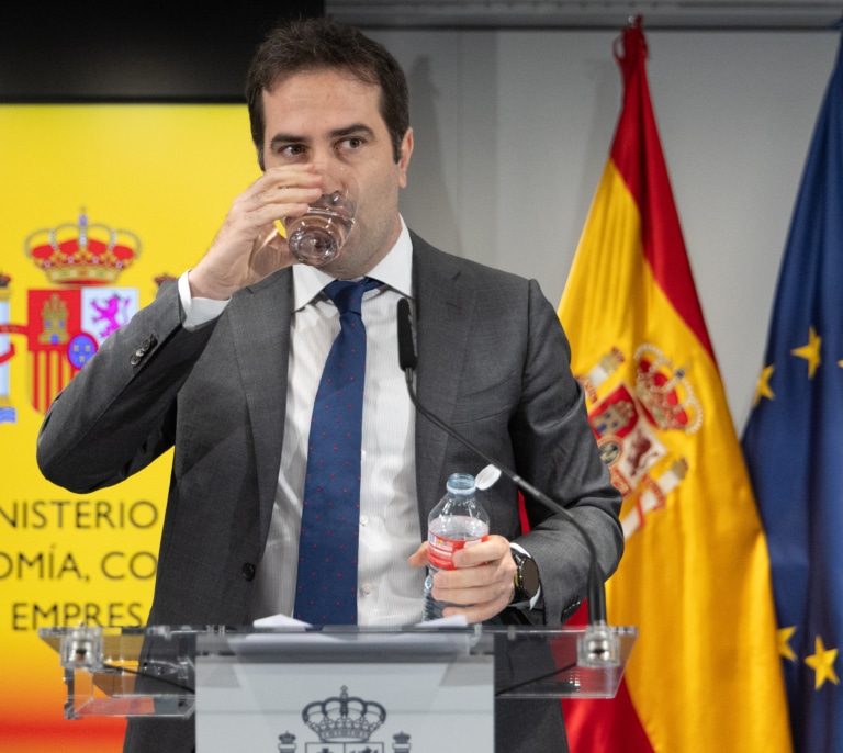 Bruselas retiene casi 1.400 millones de euros de fondos europeos al Gobierno por el incumplimiento de objetivos