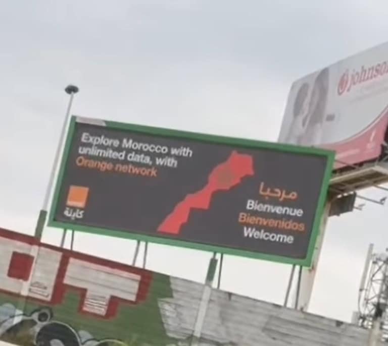 El polémico cartel de Orange en la AP-7 con un mapa que incluye el Sáhara Occidental en Marruecos