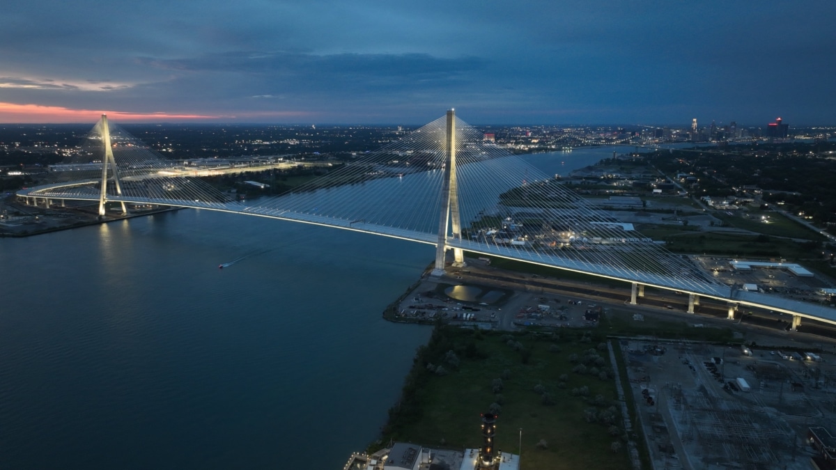 ACS inaugura el puente atirantado más largo de Norteamérica entre Estados Unidos y Canadá tras ocho años de obras