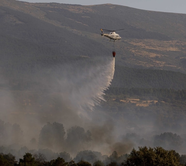 Castilla y León pendiente de los fuegos en Segovia ante una subida inminente de las temperaturas