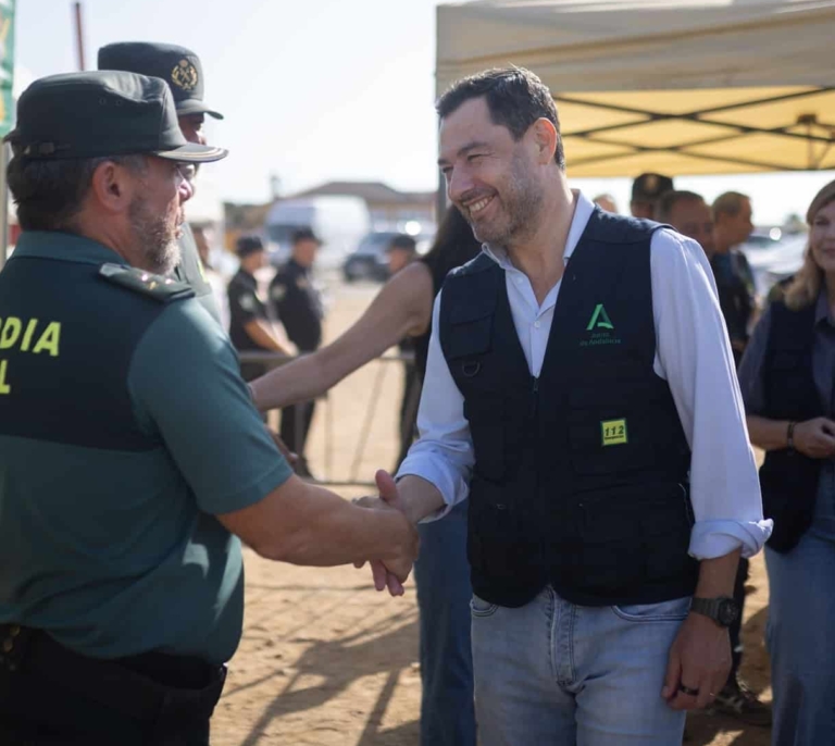 Juanma Moreno exige por carta a Sánchez la reactivación de la unidad de élite de la Guardia Civil contra el narcotráfico