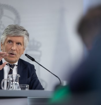 Las contradicciones entre Marlaska y Robles impiden a Sánchez atajar las dudas [...]
