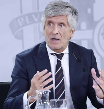 Marlaska vuelve a contradecir a Robles sobre el CNI: "No había ningún [...]