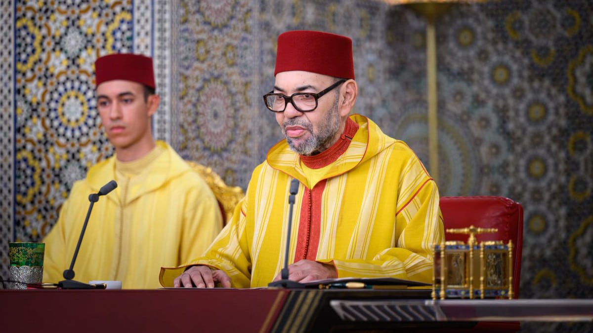 El rey de Marruecos, Mohamed VI, junto a su hijo, Muley Hasán, el pasado 29 de julio durante su discurso de la Fiesta del Trono.