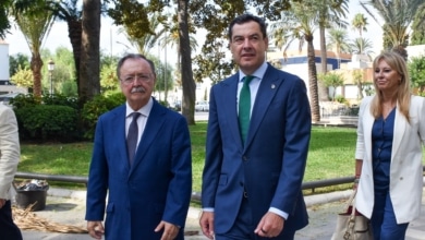 Moreno traslada a Ceuta el "apoyo y cariño" de Andalucía y se ofrece a llevar a Europa su crisis migratoria