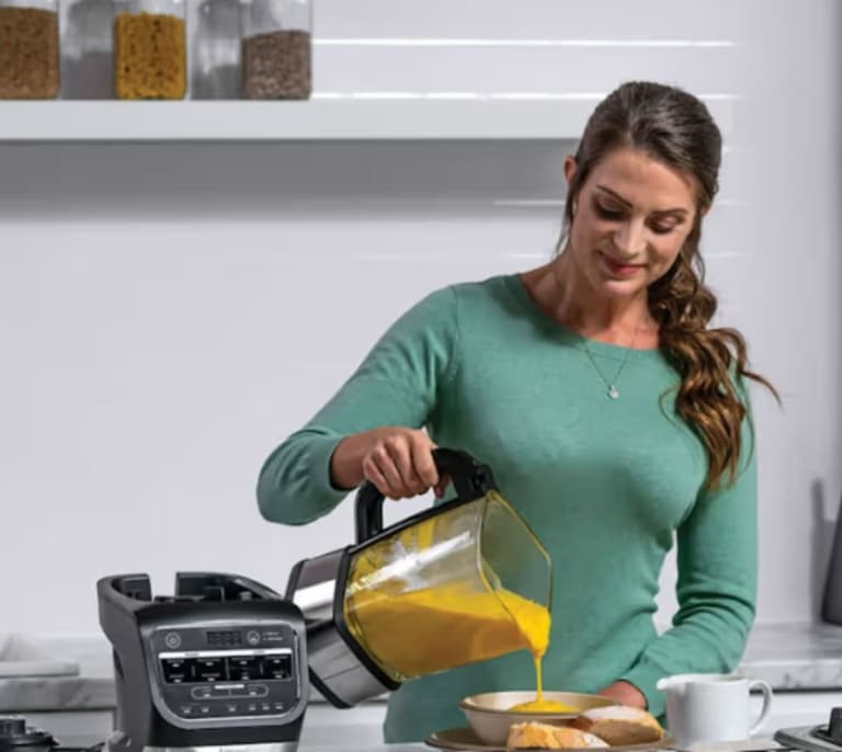 ¿Batidora y sopera en un solo aparato? Esta Ninja cocina y tritura los ingredientes