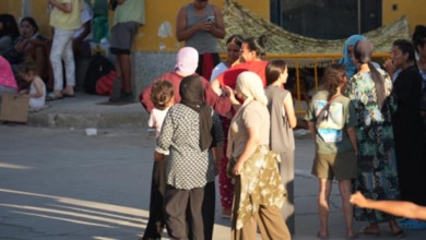 Los campamentos improvisados por los vecinos de Ceuta para los menores se quedan sin comida