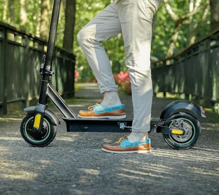 ¿Y si vuelves a la rutina en patinete eléctrico? Este de Acer es potente, está homologado por la DGT y cuesta menos que nunca