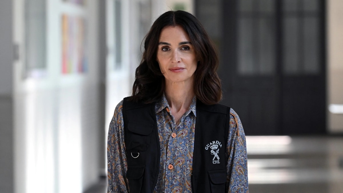 Paz Vega es una sargento de la Guardia Civil en la nueva miniserie de Telecinco: "Es muy duro que te quieran hacer daño con un vídeo íntimo"