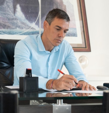 "¿A quién le interesan los datos de Pegasus relacionados con Pedro Sánchez?": [...]