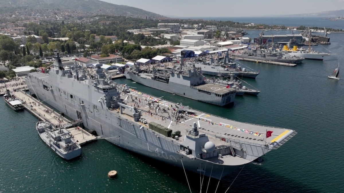 TCG Anadolu (L-400) es un buque de asalto anfibio de tipo LHD de la Armada de Turquía