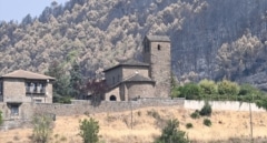 La UME rescata los bienes de valor de San Juan de la Peña ante el avance de las llamas