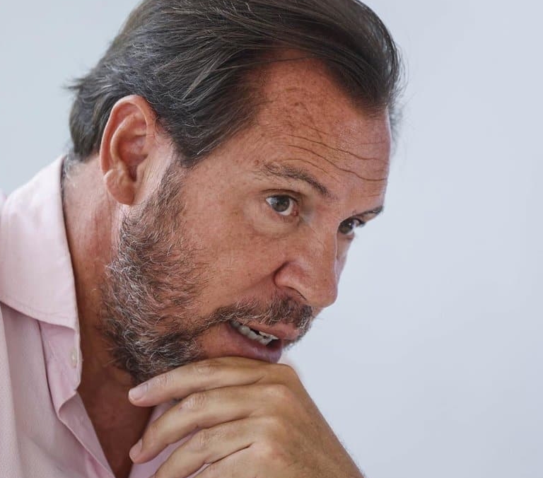 Óscar Puente se lanza de nuevo contra el rey por la foto con Negre en plena crisis de Ceuta