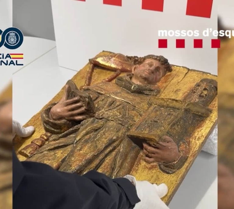 El Monasterio de Santa Clara recupera un relieve renacentista robado hace 16 años