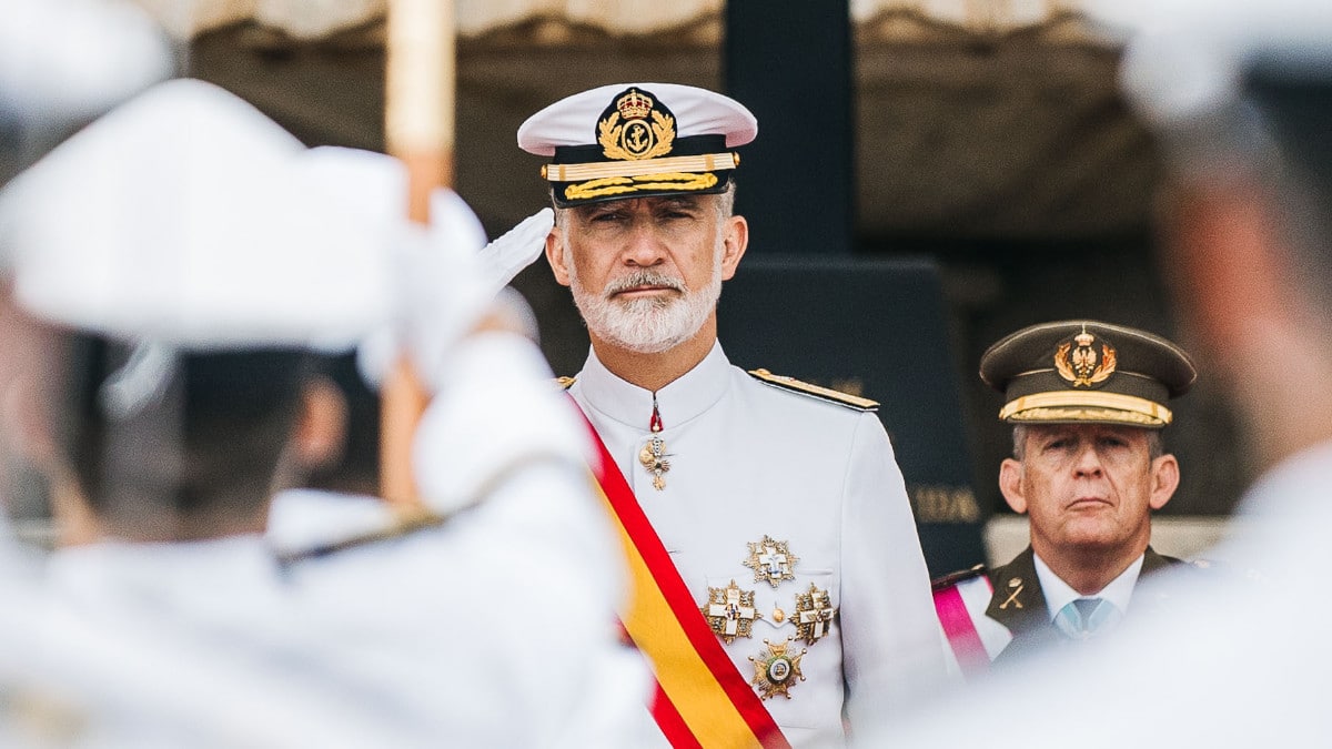 Felipe VI durante la entrega de despachos a la nueva promoción de oficiales de la Armada, el pasado 16 de julio en Marín.