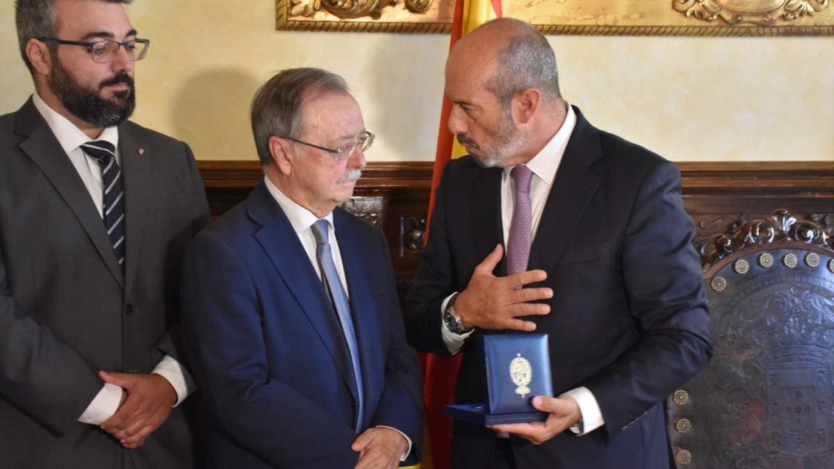 El presidente del Senado, Pedro Rollán, este viernes juntoa al presidente de Ceuta, Juan Jesús Vivas