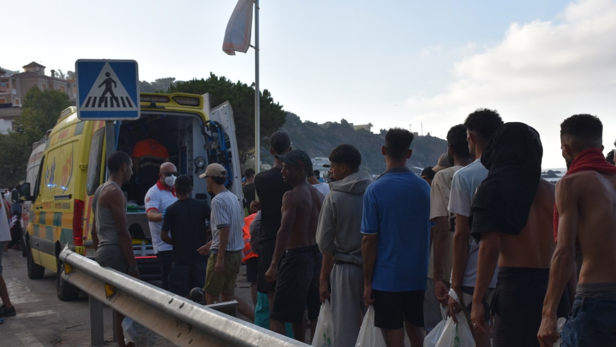 Cientos de personas migrantes reciben atención sanitaria de profesionales del INGESA y voluntarios de Cruz Roja