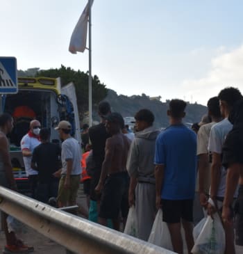 Los sanitarios de Ceuta elevan el pulso contra Sanidad tras el colapso [...]
