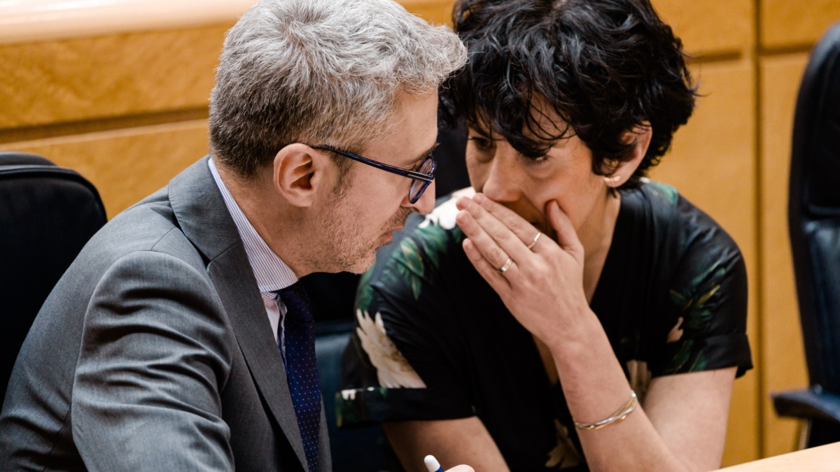 El ministro de Hacienda, Arcadi España y la ministra de Seguridad Social, Elma Saiz