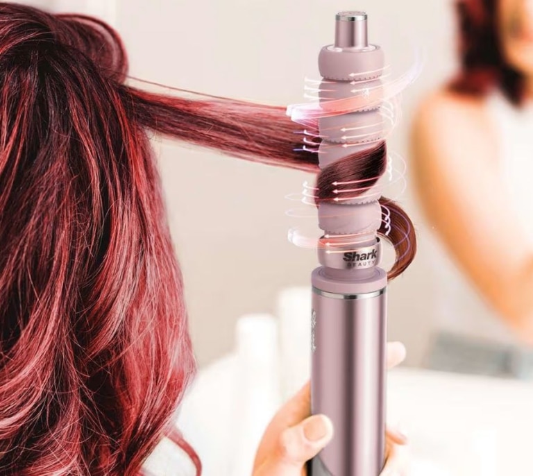 El dispositivo con 5 accesorios que va a jubilar a tu secador, plancha y rizador este verano: ¡también acaba con el frizz!