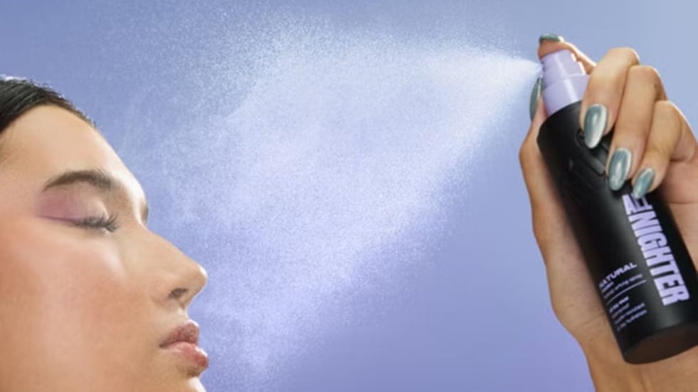El fijador más viral de Tiktok con fórmula waterproof, no transfiere, con glicerina y bruma ultrafina