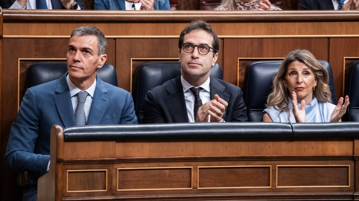 Sumar acusa a Sánchez de "seguir el camino de la extrema derecha" tras la prórroga de Almaraz