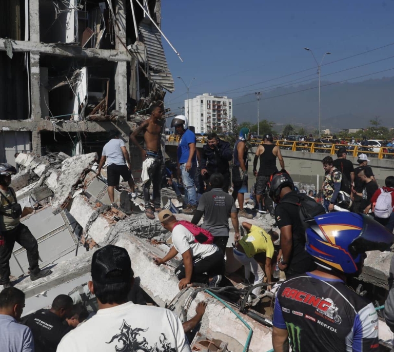 El terremoto de Colombia se cobra ya la vida de al menos 265 personas y deja centenares de desaparecidos