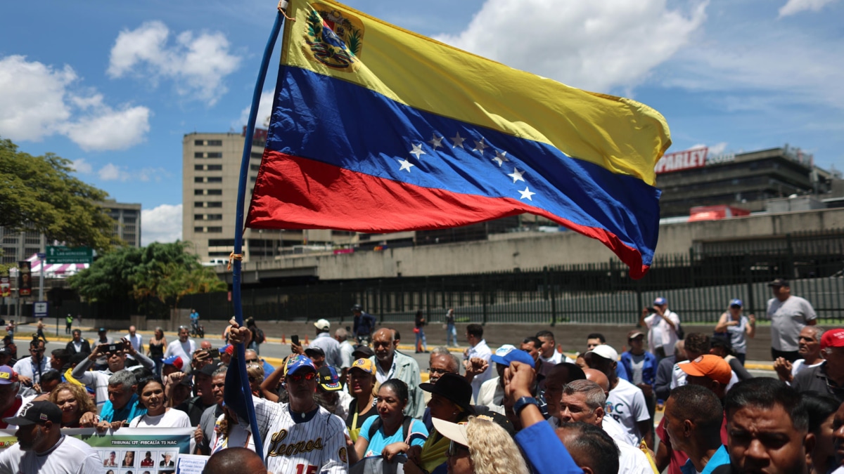 Sindicalistas exigen que el diálogo entre el régimen y la oposición sea público, en Caracas.