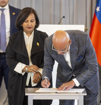 Chavismo y oposición acuerdan renovar todo el Supremo de Venezuela y recuperar [...]