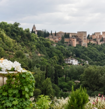 La Alhambra reabre tras la ola de terremotos en Granada: estos son [...]