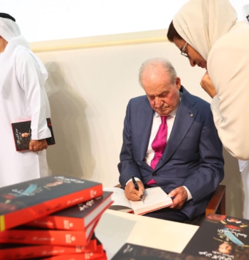 Juan Carlos I presenta sus memorias y admite que las escribió "entre [...]