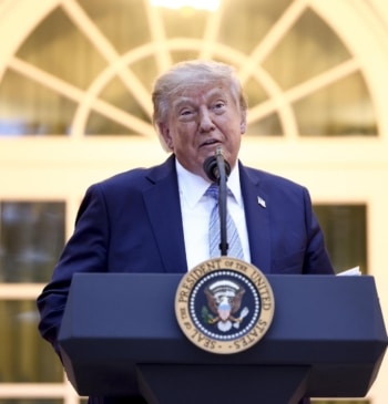 Trump veta de la Casa Blanca a CNN, MSNOW y Politico, a [...]
