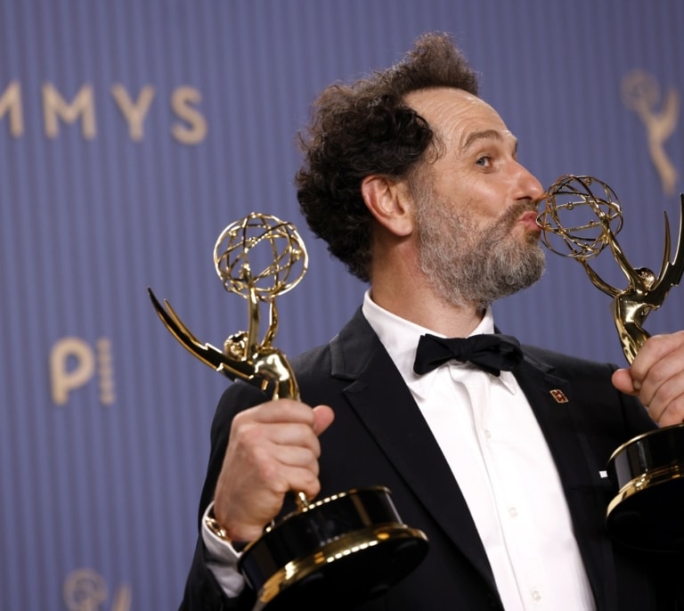 Así es Matthew Rhys, de llevarse una bofetada en un casting a hacer historia en los Emmy
