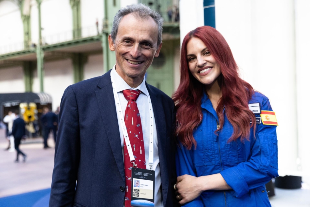 Pedro Duque y Sara García Alonso, en París.