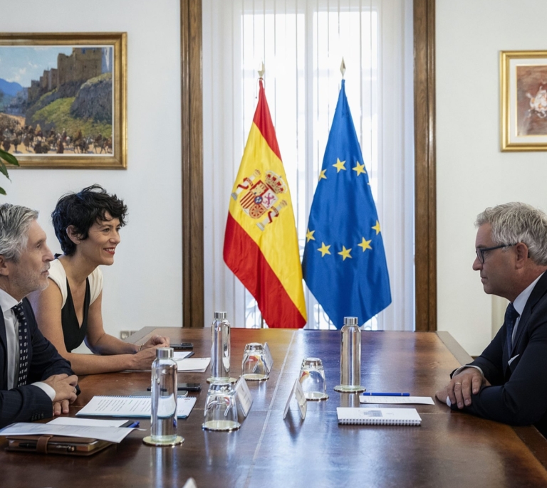 El Gobierno reconoce la presión de la UE para que no haya traslados de migrantes de Ceuta a la Península