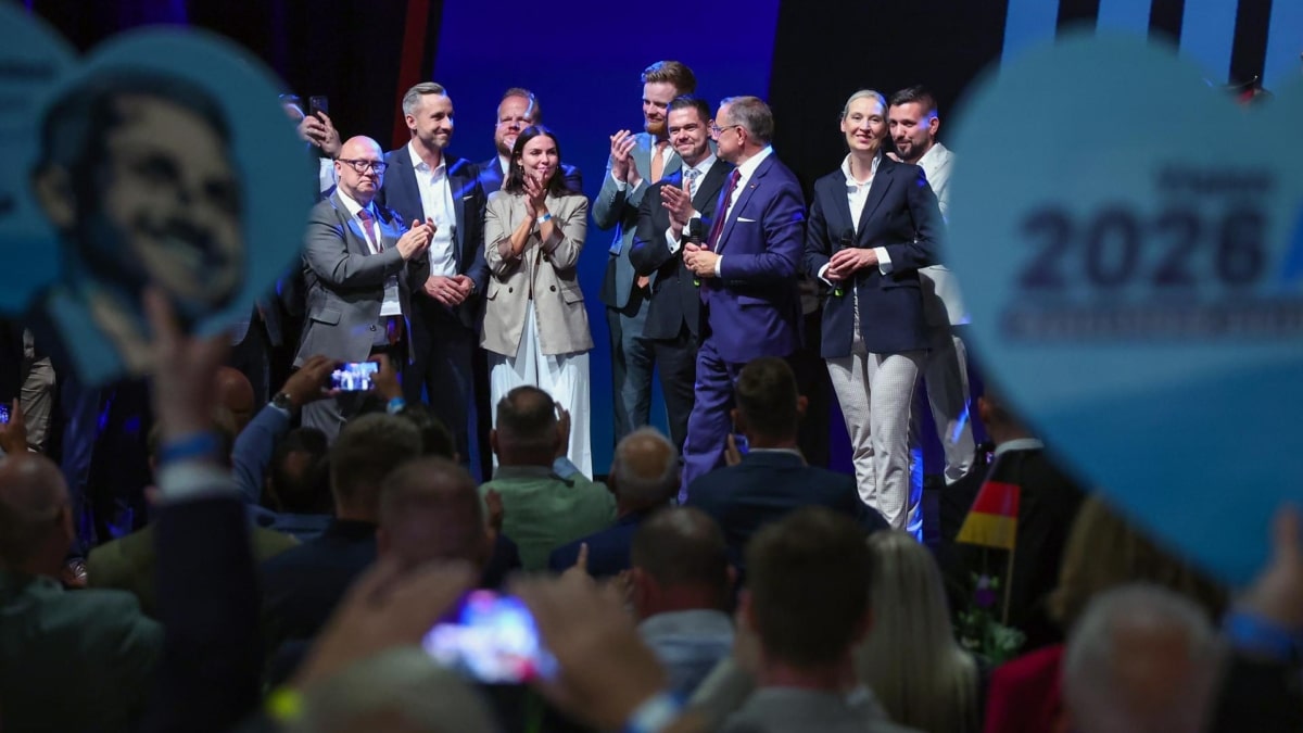 Los líderes de AfD celebran en Magdeburgo el triunfo electoral.
