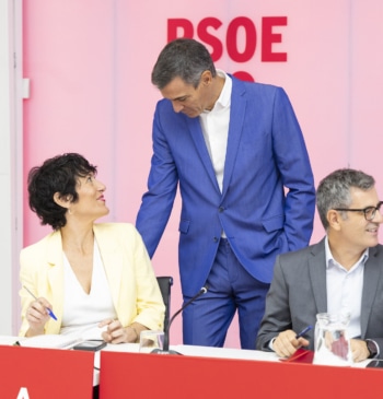 El PSOE reprocha al PP la visita de Feijóo a Ceuta con [...]