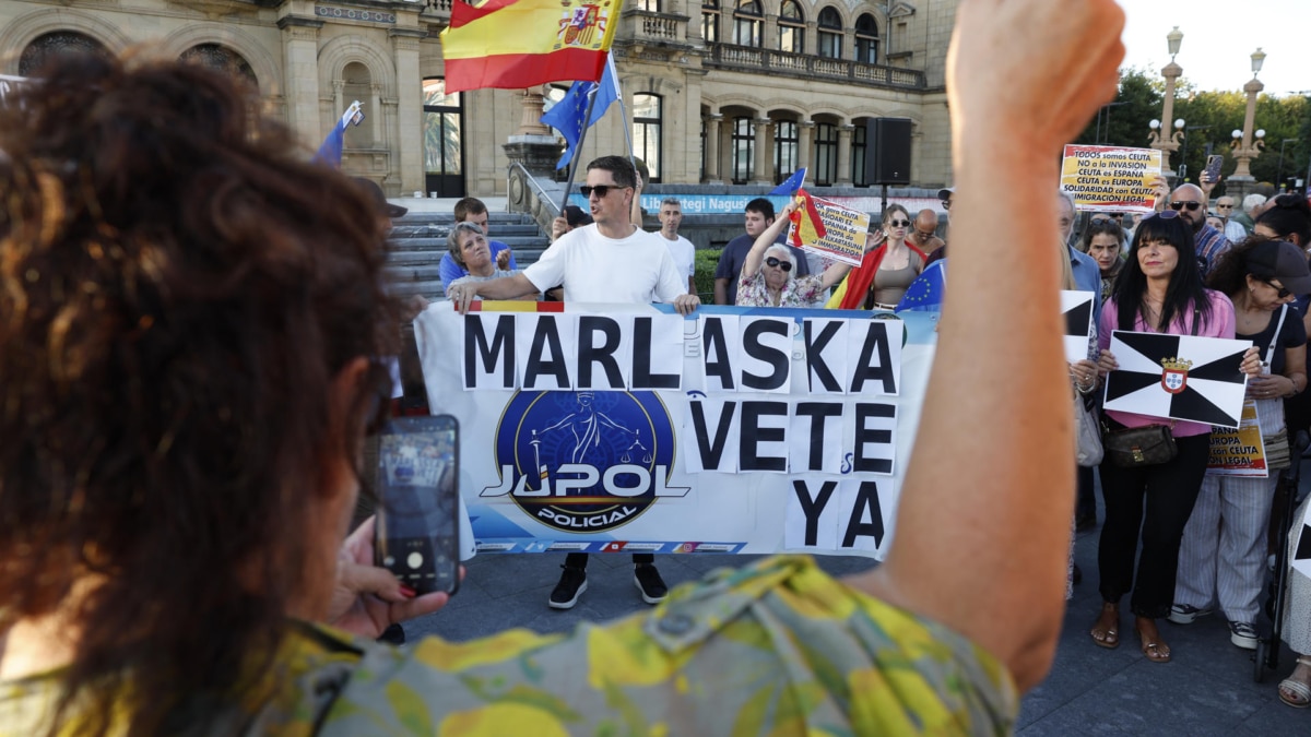 Pancarta de Jupol, sindicato policial, con el lema 'Marlaska vete ya