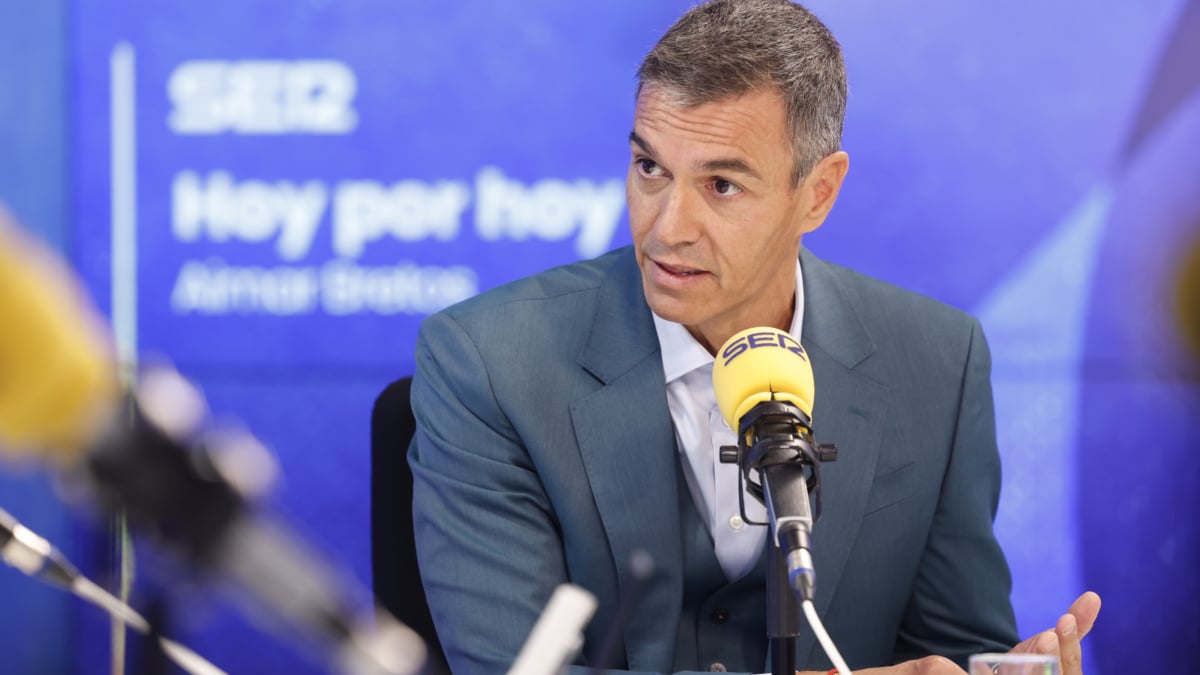 MADRID, 31/08/2026.- El presidente del Gobierno, Pedro Sánchez, ha asegurado este lunes que tanto el Centro del Inteligencia como la Policía Nacional disponían de "informes de situación" en la frontera de Ceuta en días previos, pero no de la "magnitud" ni la "gravedad" de lo aconteció los días 30 y 31 de julio.En una entrevista en la cadena Ser, el presidente ha explicado que en días previos a la entrada masiva de unos 72.000 migrantes en Ceuta, se celebraron diferentes reuniones entre las instituciones ceutíes y administración general encabezadas por la Delegación del Gobierno. EFE/SER/Luis Miguel González **SOLO USO EDITORIAL/SOLO DISPONIBLE PARA ILUSTRAR LA NOTICIA QUE ACOMPAÑA (CRÉDITO OBLIGATORIO)***