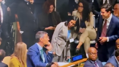El largo paseo de Delcy Rodríguez en la ONU para saludar a Pedro Sánchez