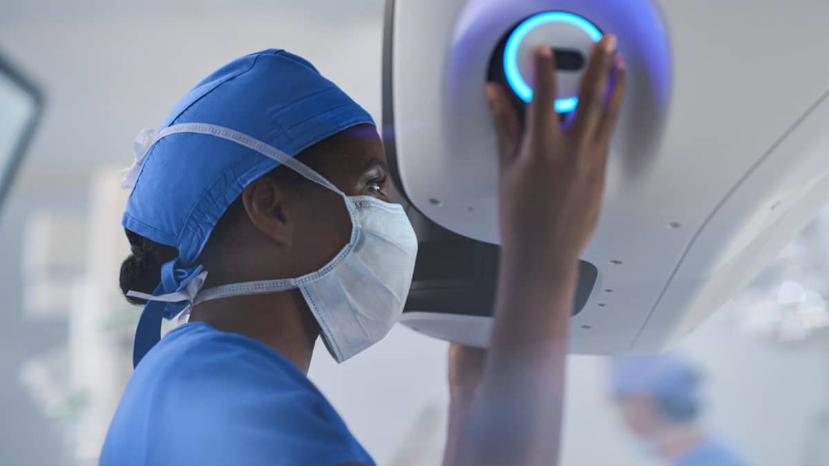El sistema de cirugía asistida por robot da Vinci 5 recibe el marcado CE para procedimientos cardiacos