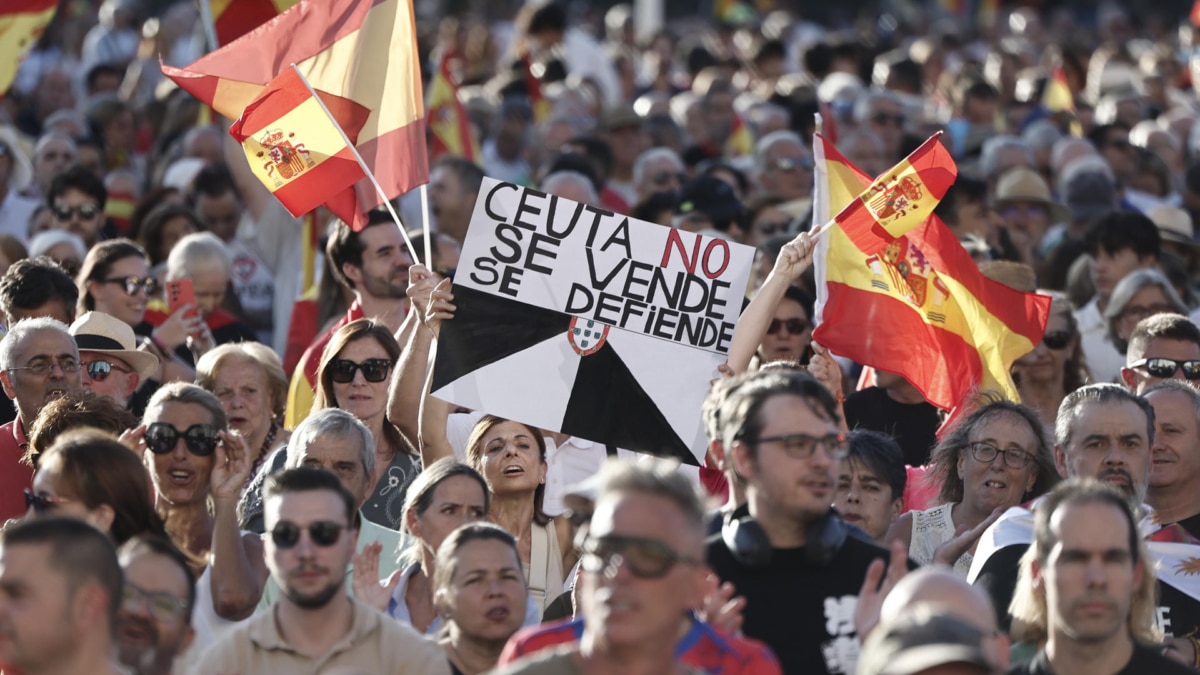 Manifestantes en Madrid en apoyo a Ceuta