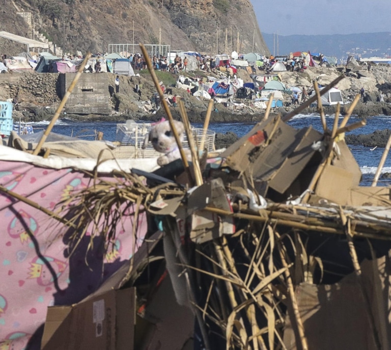 La Policía despliega un operativo para identificar a los menos inmigrantes en Ceuta