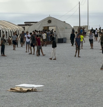 Policías llevarán al Gobierno a los tribunales por el campamento para migrantes [...]