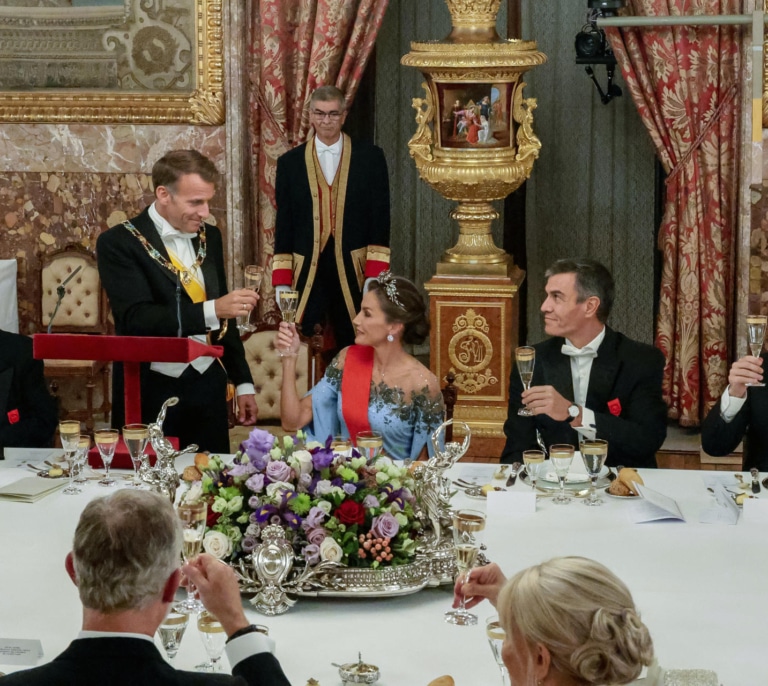 La cena de gala de los Macron en el Palacio Real, con menú de Joan Roca: las mejores imágenes de su visita a España