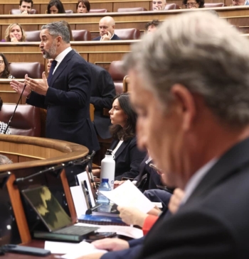 PP y Vox agudizan su 'guerra fría' en inmigración sin que trastoque [...]