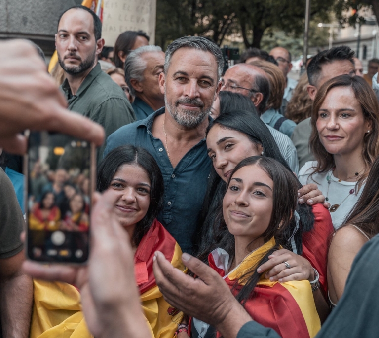 La crisis de Ceuta y la antiinmigración impulsan a Abascal entre las mujeres y los más jóvenes