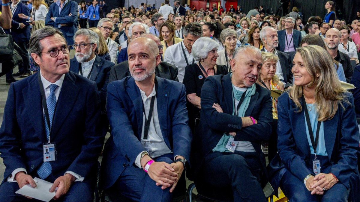 (i-d) El presidente de la CEOE, Antonio Garamendi, el secretario general de CCOO, Unai Sordo, el secretario general de la UGT, Pepe Álvarez, y la presidenta de CEPYME, Ángela de Miguel