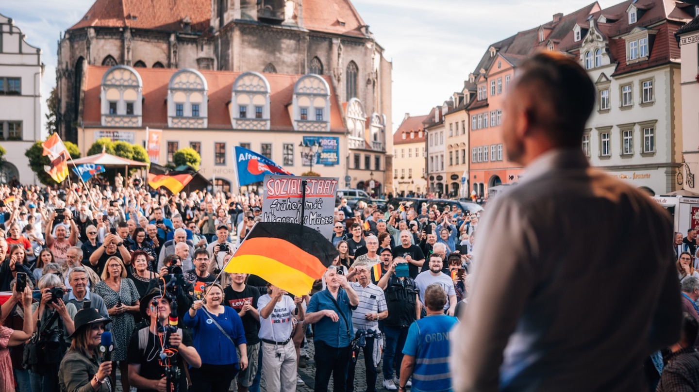 El candidato de Alternativa para Alemania a las elecciones de Sajonia-Anhalt, Ulrich Siegmund, interviene durante un acto de campaña en Naumburg, Alemania, el 24 de agosto de 2026.